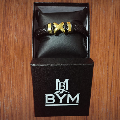 Pulsera de Cuero Negra con Detalles Dorados