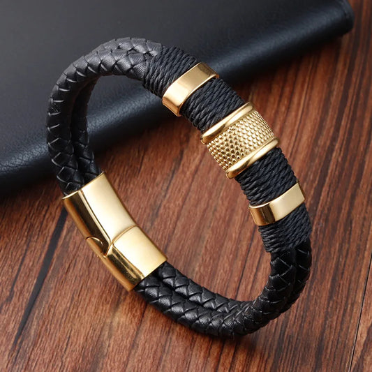 Pulsera de Cuero Negra con Detalles Dorados
