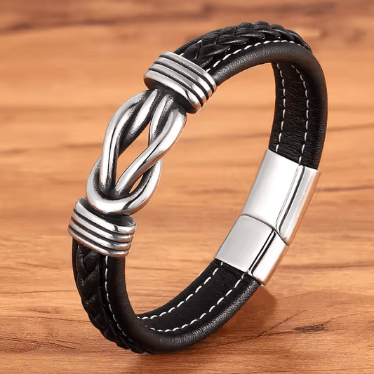 Pulsera de Cuero Negro con Detalle Plateado